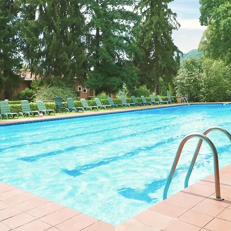 Sleeps 2 Pool Apartment